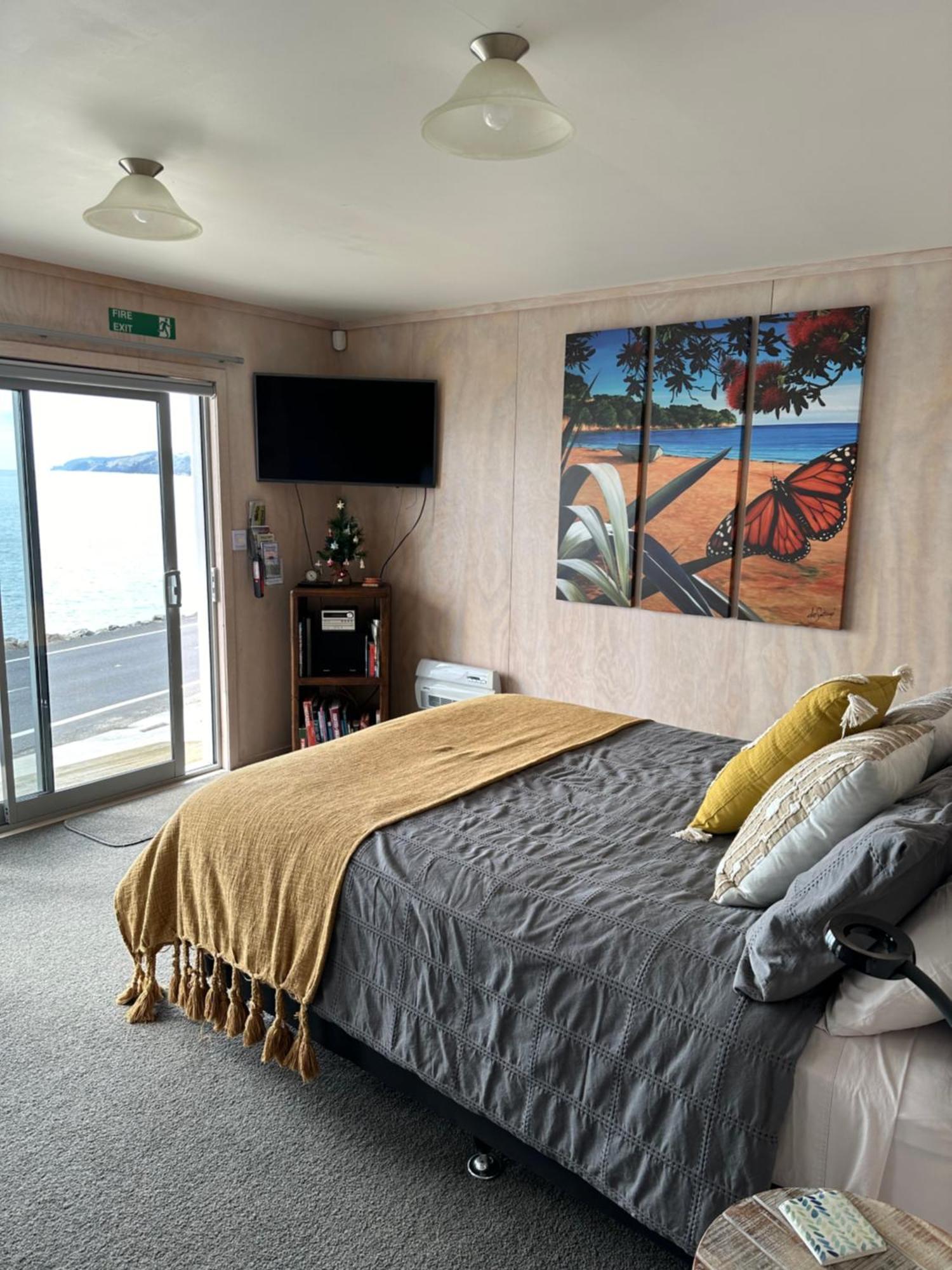 Te Mata Bay Seaviews Bed & Breakfast Tapu ภายนอก รูปภาพ