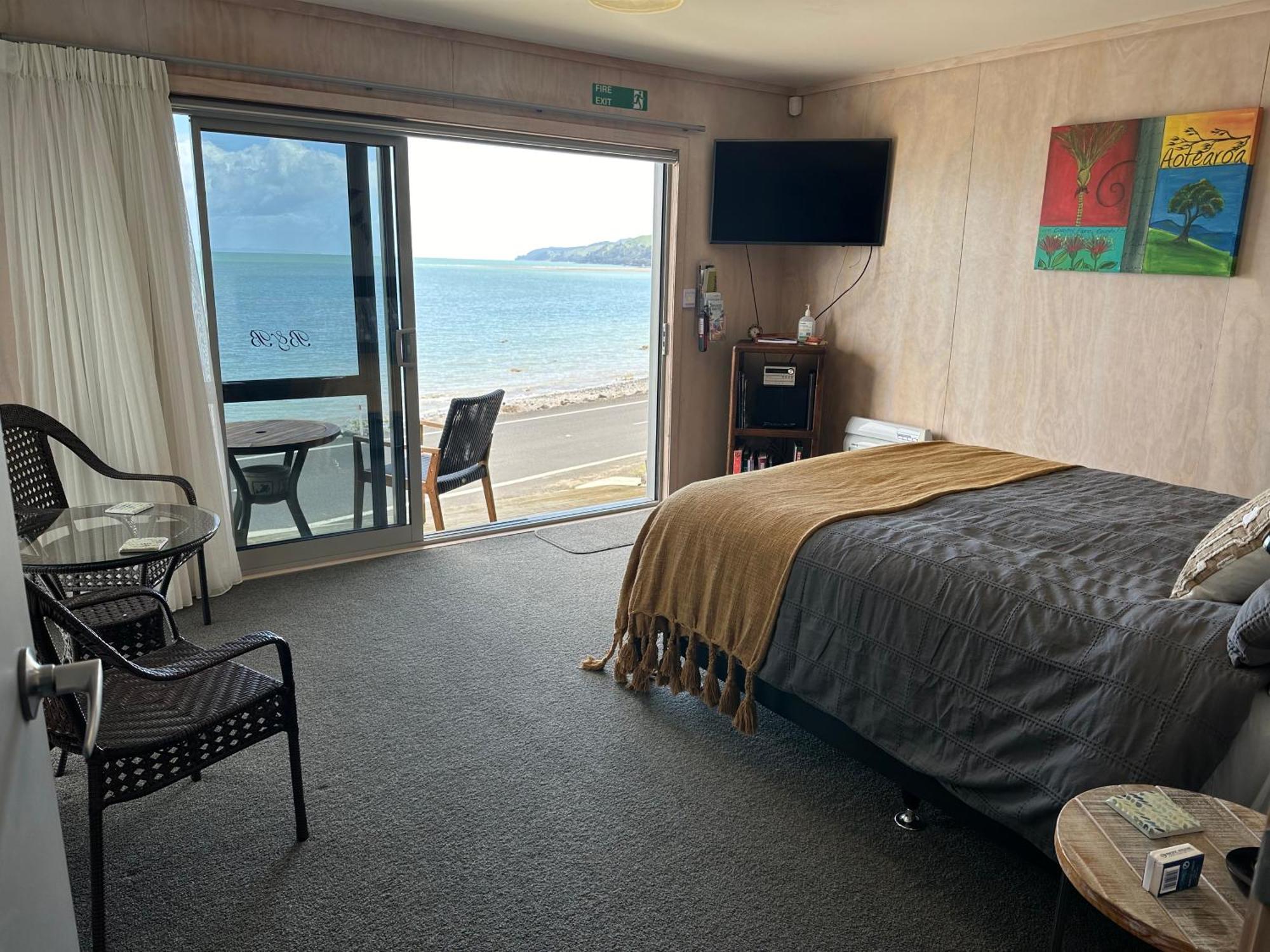 Te Mata Bay Seaviews Bed & Breakfast Tapu ภายนอก รูปภาพ